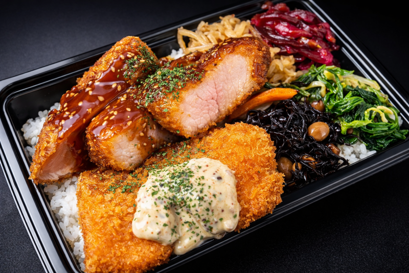 鮭とトンカツのMIX弁当