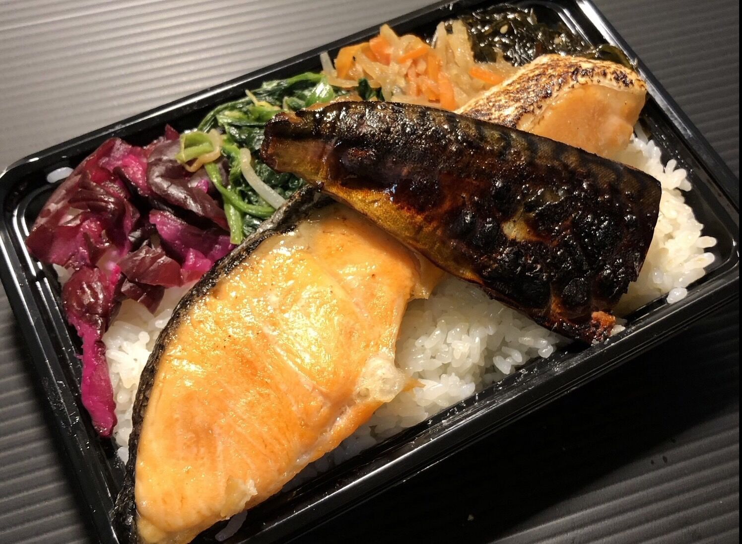 鯖と鮭のコンビ弁当